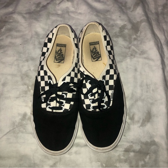 Men’s Vans Checkered Flame Low Top Sneakers - Picture 2 of 9